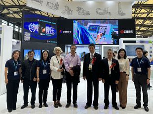 中國(guó)液壓氣動(dòng)密封件工業(yè)協(xié)會(huì)理事長(zhǎng)杜旭東一行蒞臨華德液壓展位參觀(guān)調(diào)研